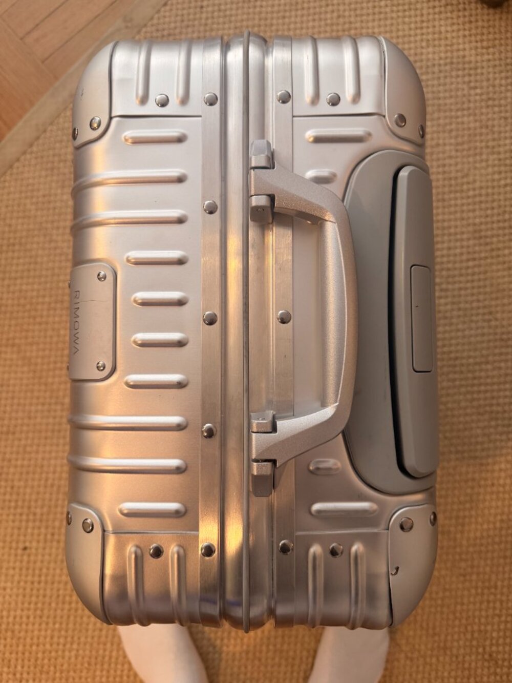 RIMOWA Original Cabin Carry-On Aluminum Suitcase Luggage in Silver - Picture 6 of 10